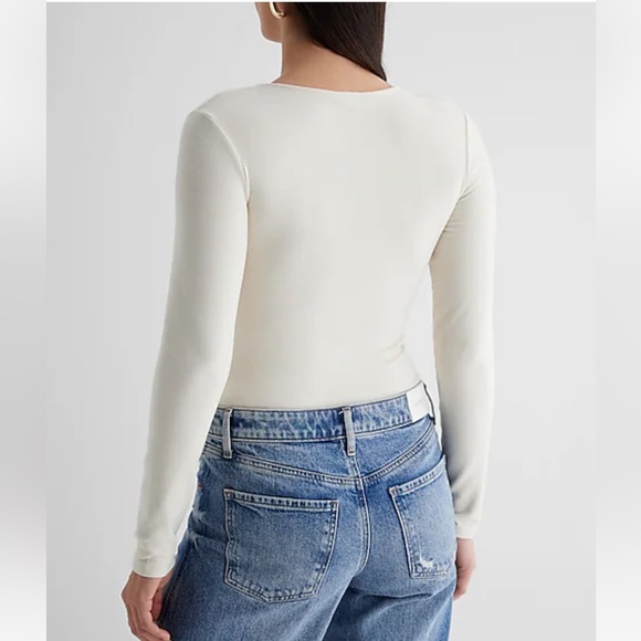 💟 5/$25 Express XL Cream Body Contour Cozy V-Neck Long Sleeve Bodysuit NEW - Picture 2 of 5